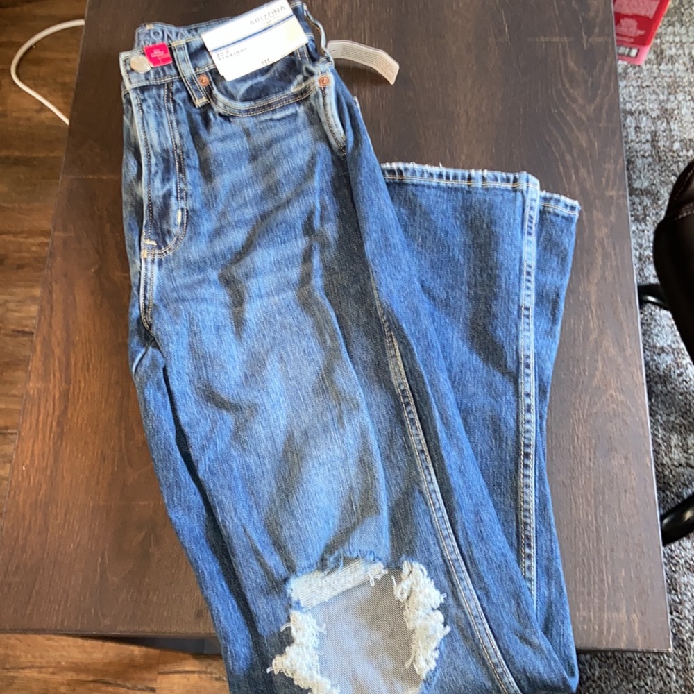 NWT Arizona 90s Straight Leg Jeans (Size 1)